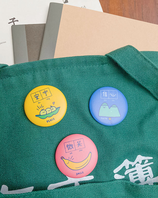 Dream chaser motivational button badges to pin on bags.