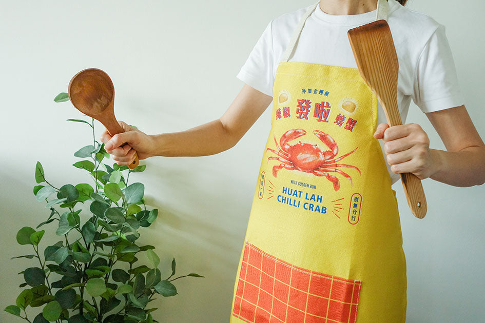 Serve up tasty food in style with our new collection of aprons inspired by the hawker signages at Kopitiams. 