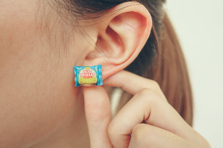Unique 2-way acrylic earrings with cup noodles design!