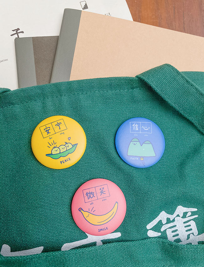 Dream chaser motivational button badges to pin on bags.