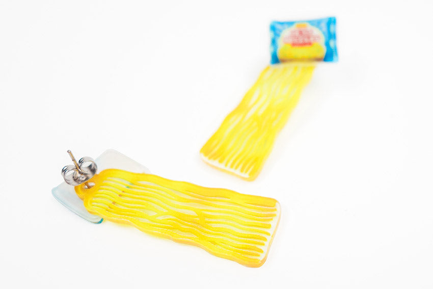 Cute nissip cup noodle inspired acrylic earrings (dangling).